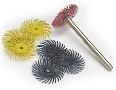 Visual guide showing the sequence of 3M radial bristle discs for grinding, finishing, and polishing.