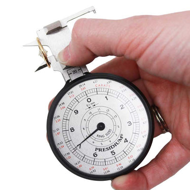 Using the Presidium dial gauge's inner jaws to measure the diameter of a gold ring.