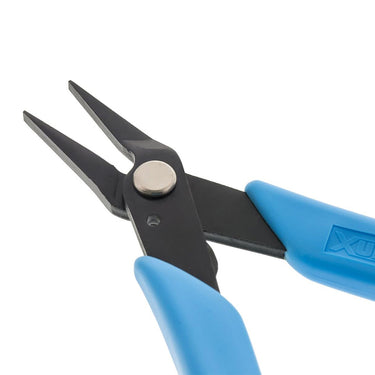 Angled view of Xuron 485 flat nose pliers with jaws open to show the flat interior.
