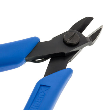Close-up of the robust oval head cutting blades of a Xuron micro-shear.